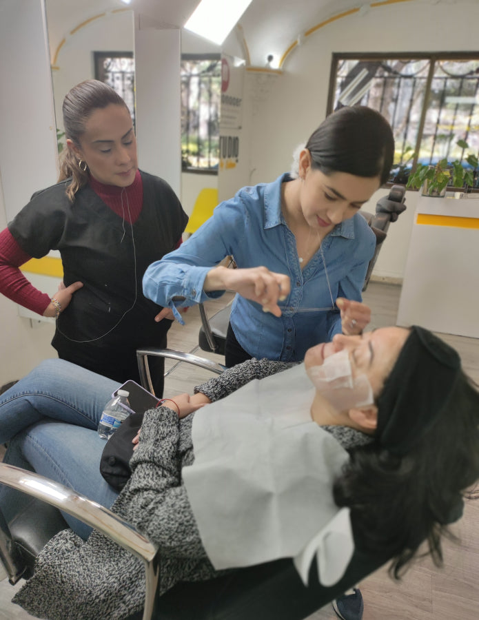 Curso Artista en Depilación con Hilo
